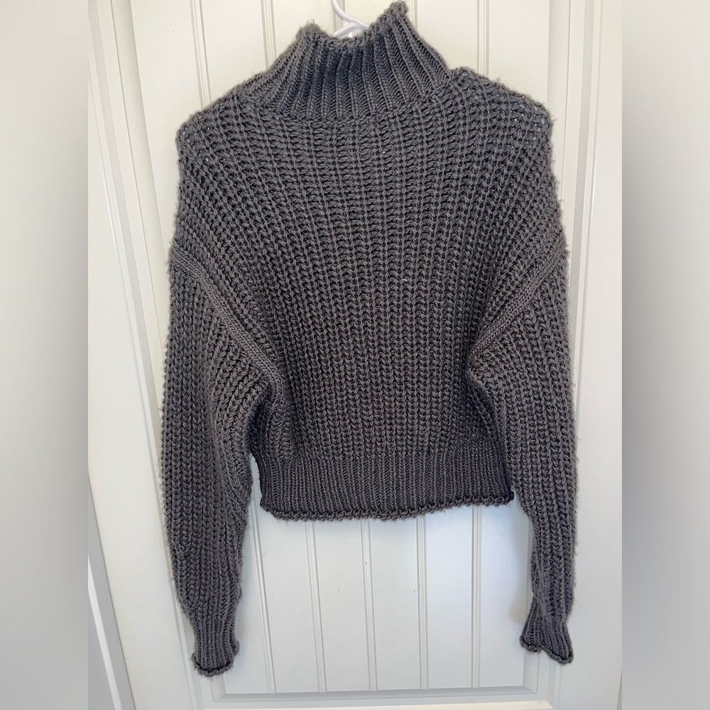 KNIT TURTLE NECK SWEATER